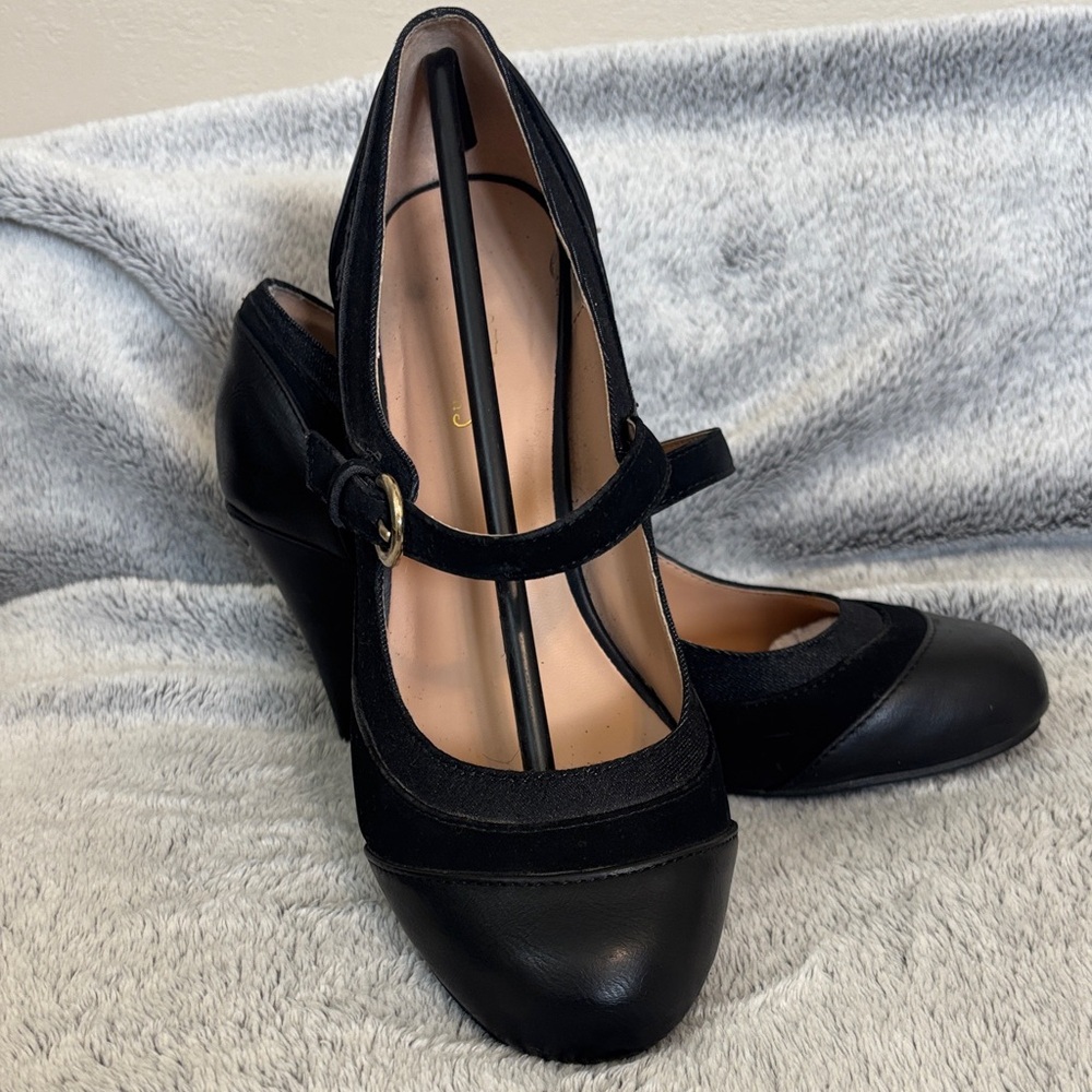 Journee Collection Black Mary Jane Heels with Strap - Picture 4 of 9